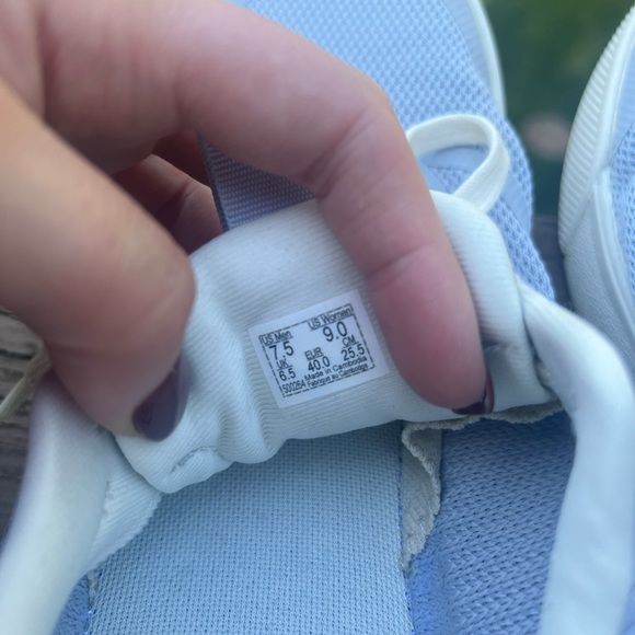 Vans - Picture 6 of 8